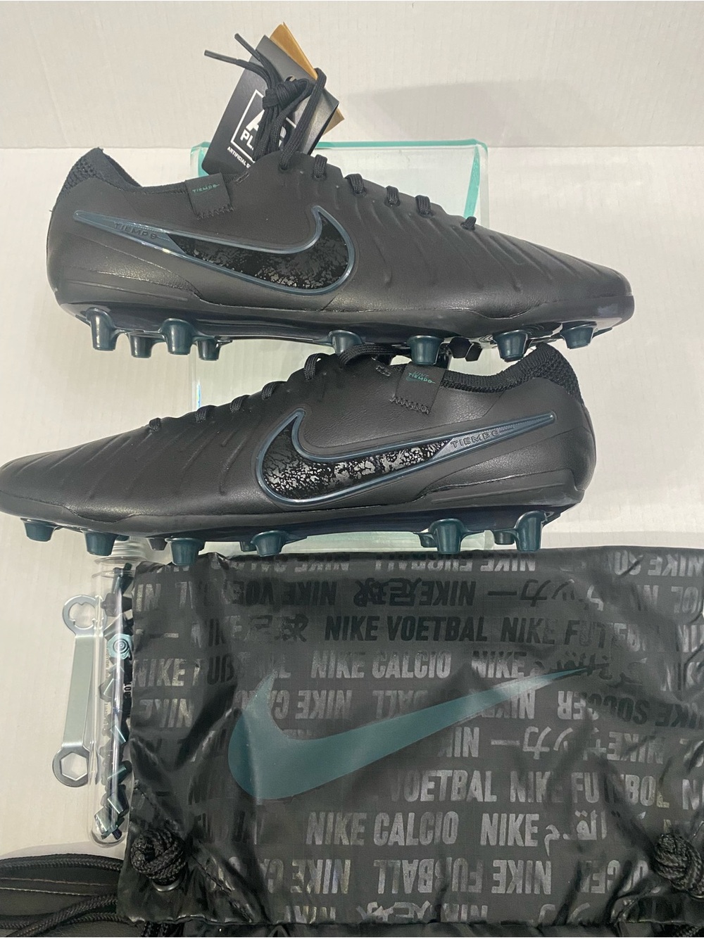 Nike Men’s Black Soccer Cleats with Dark Teal Accent. Sz 11.5 Legend 20 Elite AG